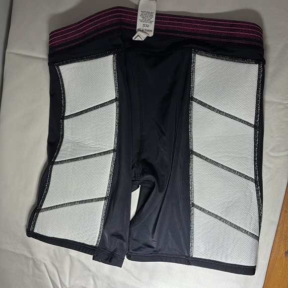 Under Armour women softball sliding shorts medium - Picture 5 of 5